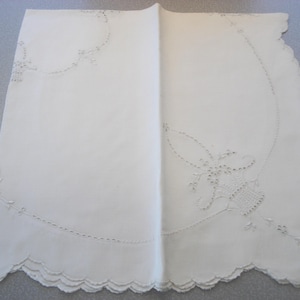 Elegant Vintage White Linen Teacloth - White Madeira Embroidery Work - Brides Basket - 34 x 34 Inch - A19