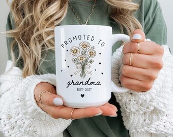 Promoted to Grandma Mug EST 2027, Pregnancy Announcement Gift, First Time Grandma Present, Baby Reveal, Daisy Floral Cup, Nana to be Keepsak