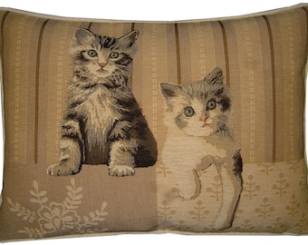 Kittens Paw Right Oblong Tapestry Cushion Pillow Cover