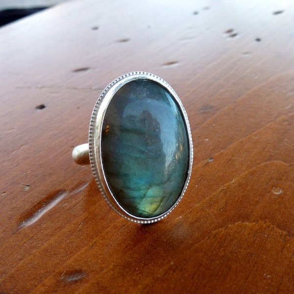 Labradorite ring, Iridescent  Labradorite gemstone ring, Statement ring, Natural Labradorite with Golden Blue Green Flashes, Cocktail ring