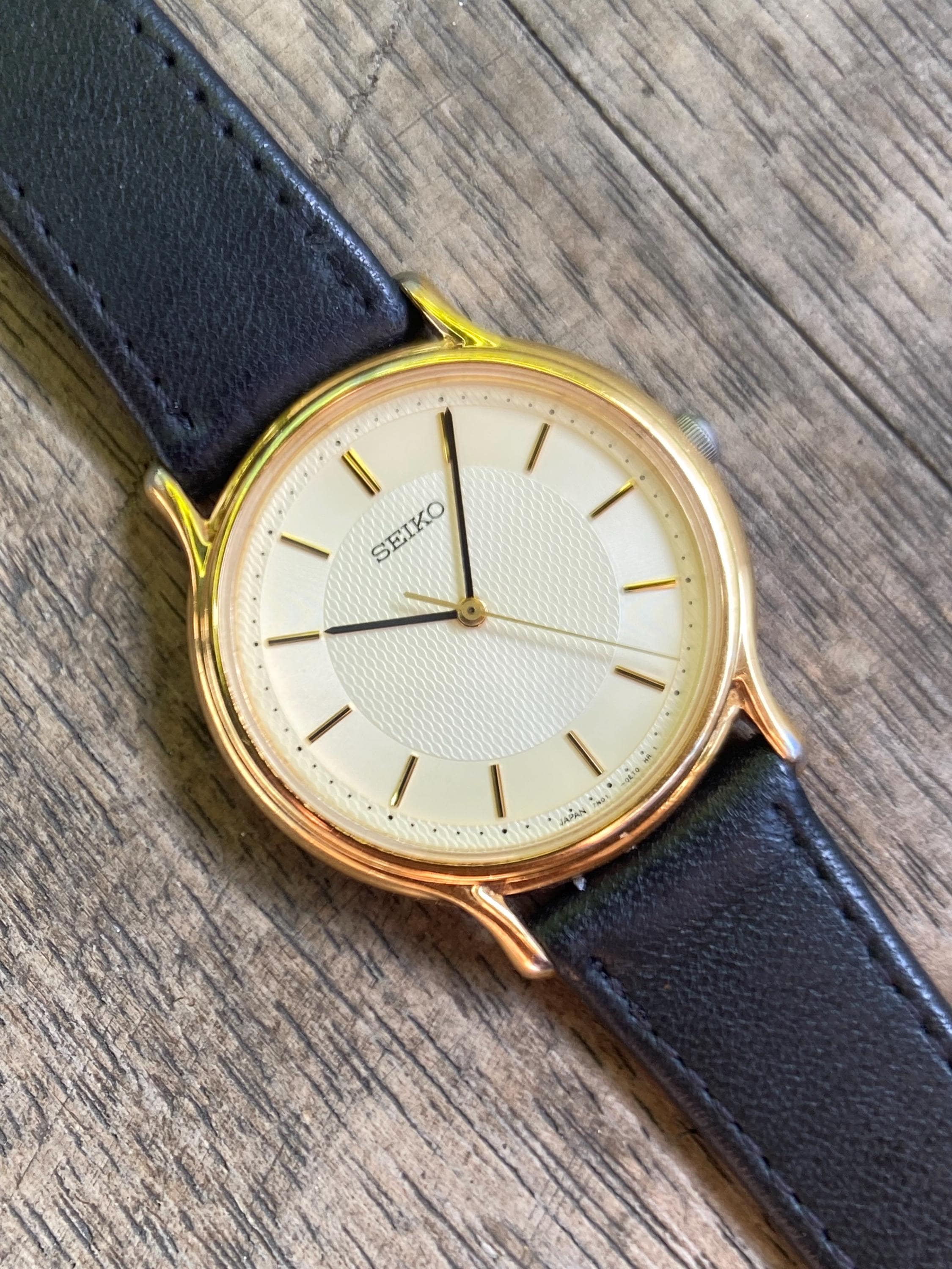 セイコー ゴールド クラシック メンズ クォーツ ドレスウォッチ 32mm 
