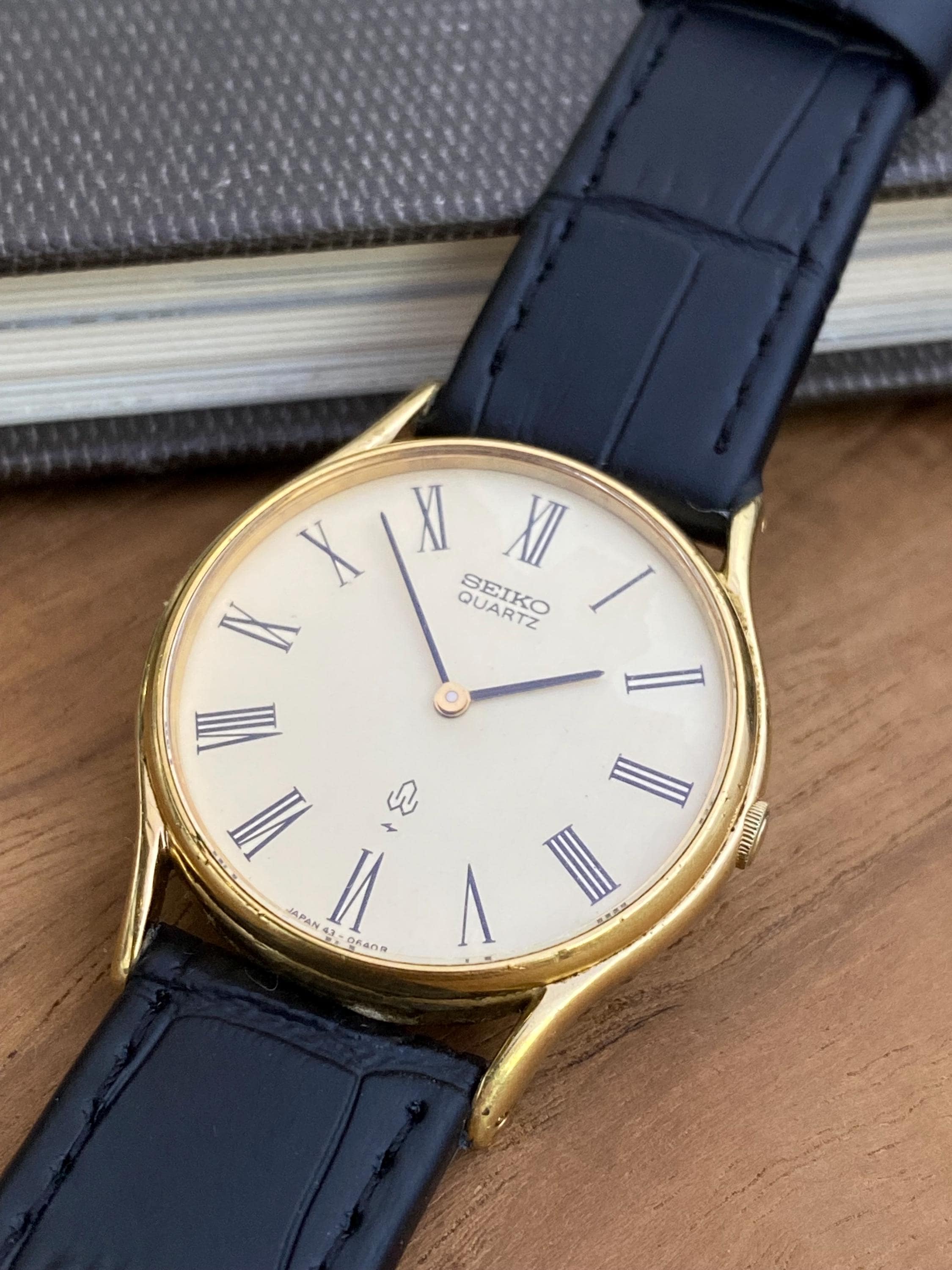 Vintage Seiko Gold Dress Watch Roman Dial Chariot Quartz Ref 43