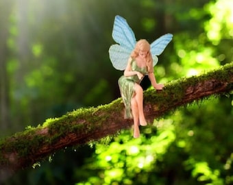 Hand-Painted Resin Fairy Figurine – 1/64 Scale Miniature Garden Decor