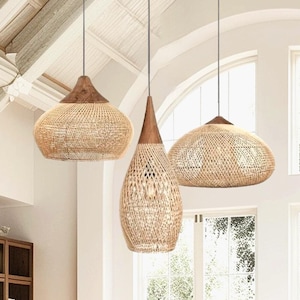 Suspensions en rotin Almafi pour toute la décoration intérieure, luminaires de luxe en rotin pour un style rustique, Hampton, ferme, salon et cuisine de style mid-century.