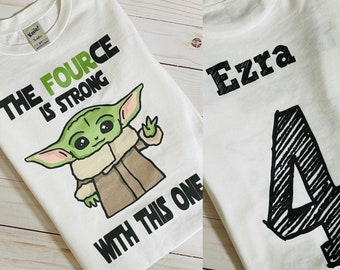 Chemise Star Wars avec nom, chemise bébé Yoda avec nom, chemise d'anniversaire d'enfant extraterrestre, chemise d'enfant extraterrestre avec nom