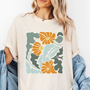 Vintage Wild Flower T-shirt, Botanical Tee, Retro Floral Shirt, Nature Lover Gift, Garden Inspired Top, Soft Comfort Colors® 1717