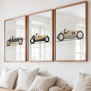 Arte mural con animales de carreras, juego de 3 piezas para decoración de guardería, arte de animales conduciendo coches antiguos, impresión de pared divertida, ilustración de animales de carreras