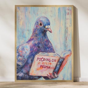Piccione divertente, libro di lettura di uccelli, poster divertenti per il bagno, animale domestico umoristico, arte murale digitale, poster che fa la cacca sulle persone, arte divertente per il bagno