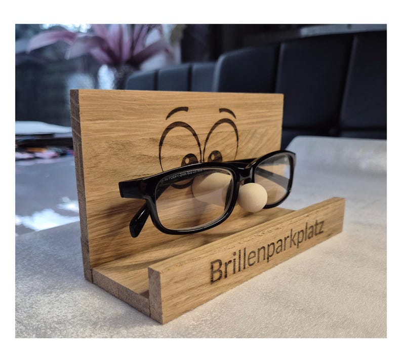 Seitliche Ansicht eines Brillenhalters