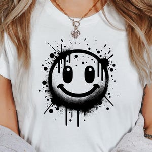 Retro Smiley Face Tee: Positive Vibes Graphic T-Shirt