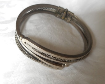VINTAGE Siver Metal Hinged Clamper Costume Clothing Adorn Accessory Embellish Jewelry Bracelet