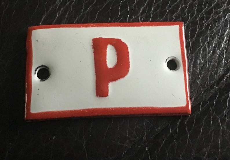 VINTAGE 1 5/8” Red & White Enamel Initial Letter P Metal Rectangle Sign Craft Supply Home Living Decor Address Door Letter