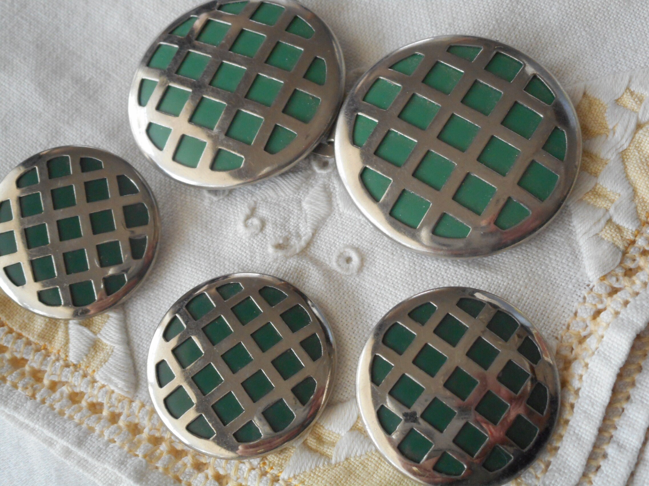 Nice VINTAGE Green in Pierced Silver Metal Art Deco & 1 1/8