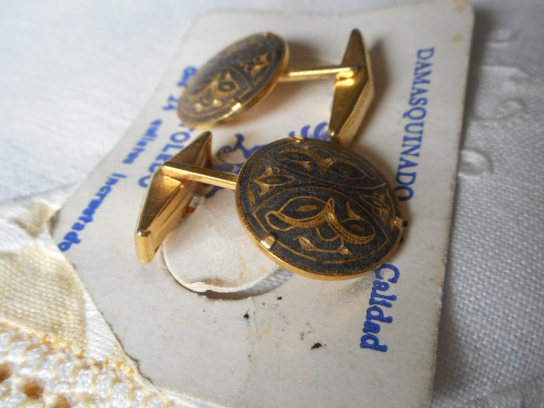 Set VINTAGE Damascene Gold /& Black Metal Cuff Link Costume Clothing Adornment Accessory Embellishment Jewelry