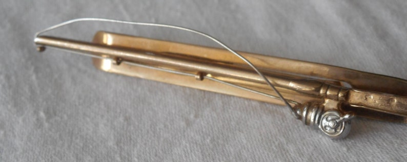 VINTAGE Swank Mens Gold Metal Realistic Fishing Pole Tie Bar Costume Jewelry Craft Upcycle Finding