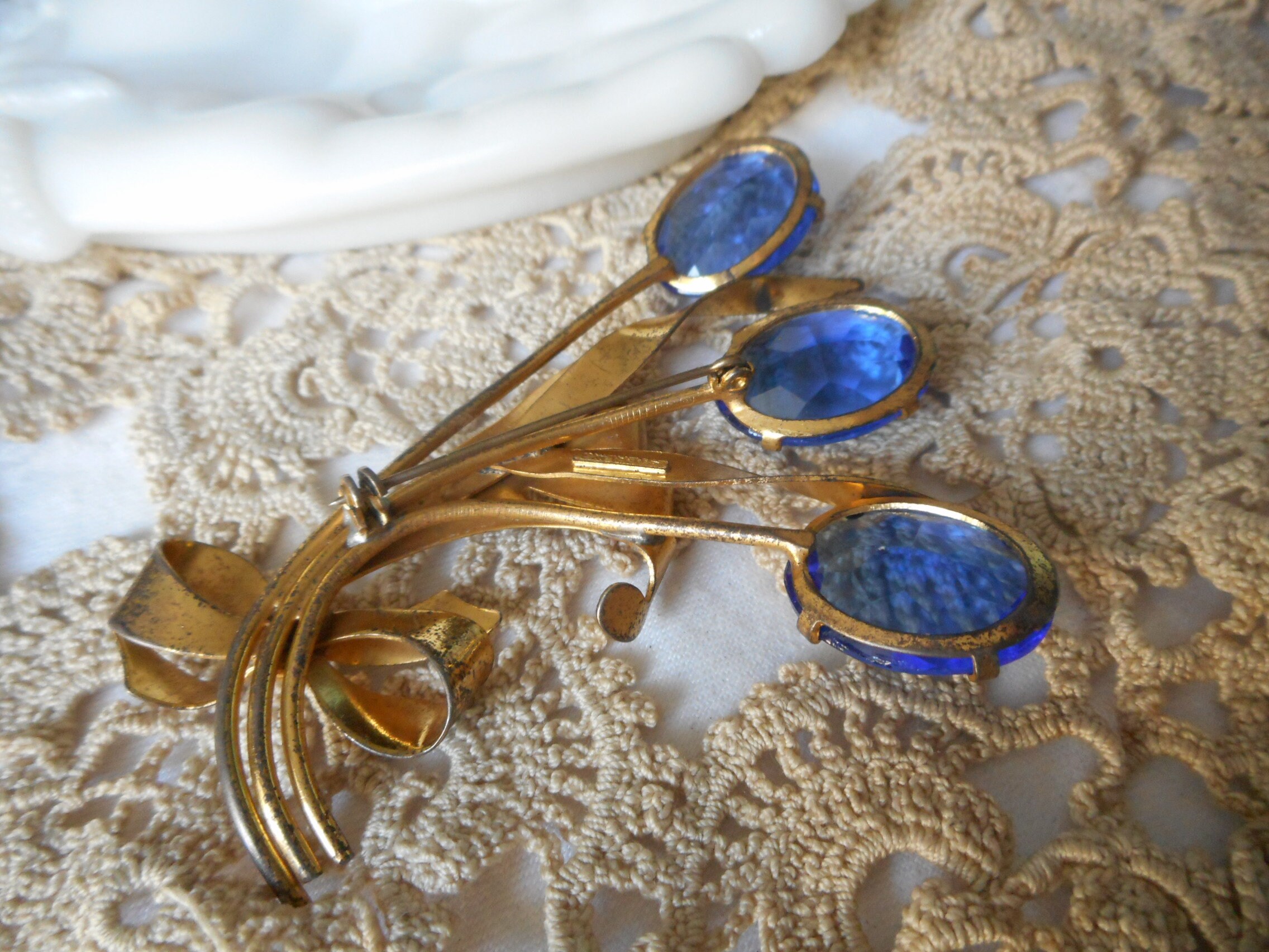 Christian Dior Ancienne Broche Couronne Plaque Or Pate De Verre Vert Bleu Brooch
