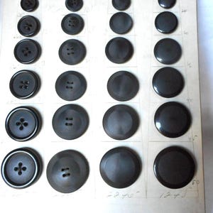 Lot Sets/24 Antique Vintage Graduated Size Black Composition Salesman Sample Card Clothing Adorn Embellish Sewing Supply Finding BUTTONS 107
