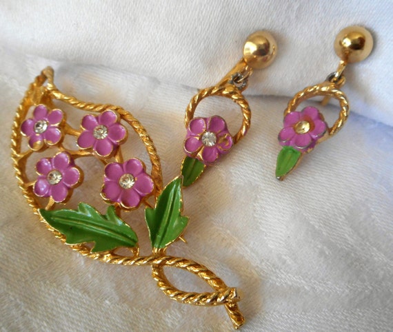 VINTAGE Painted Lavender Flower Gold Metal Costume Clothing