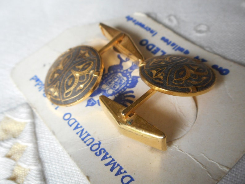 Set VINTAGE Damascene Gold /& Black Metal Cuff Link Costume Clothing Adornment Accessory Embellishment Jewelry