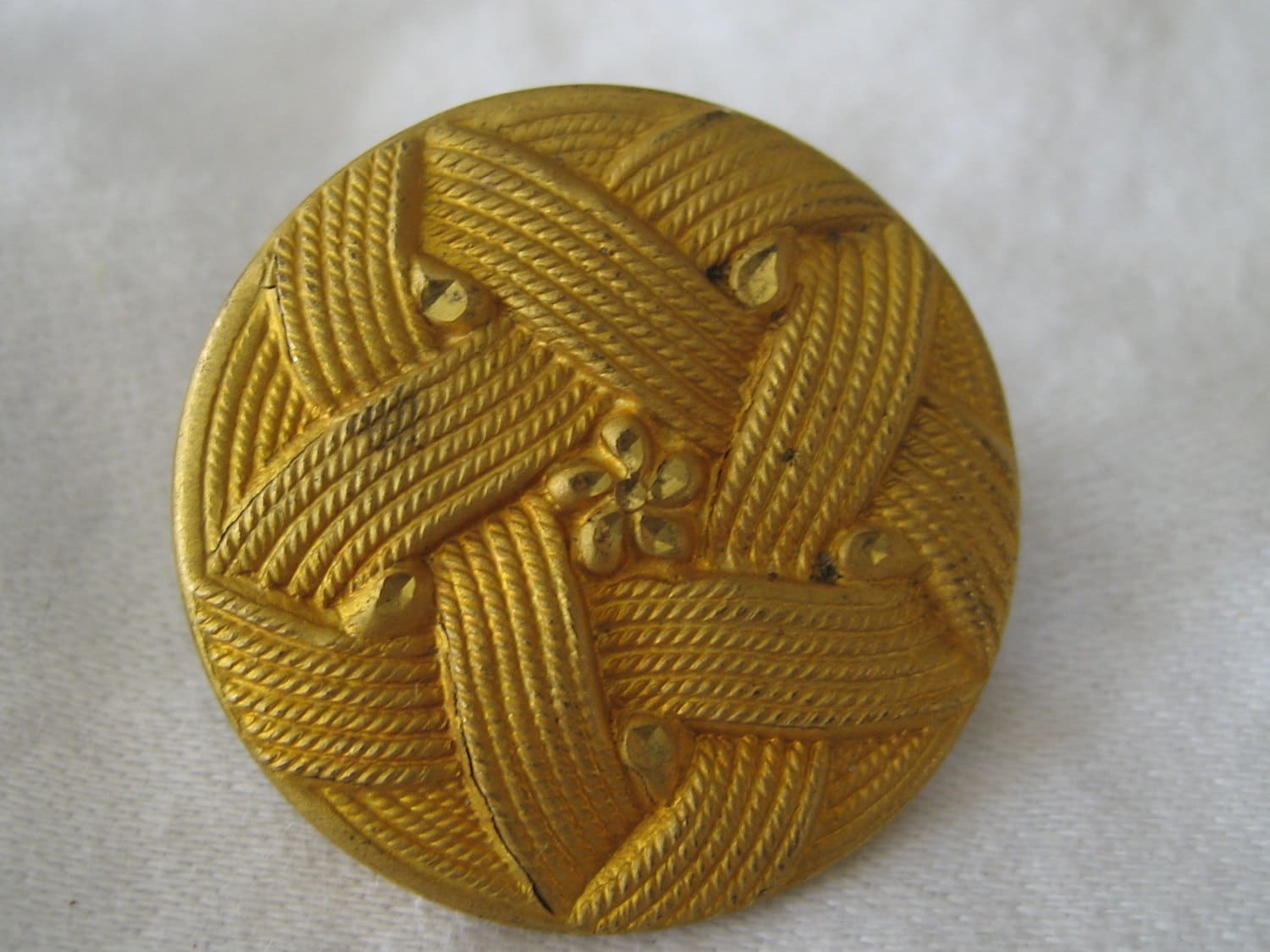 ANTIQUE 1” Treble Gilt Gold Metal Woven Design Clothing