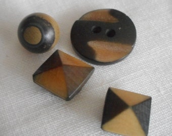 Lot/4 VINTAGE Tan & Black Carved Vegetable Ivory Tagua Nut and 1 Wood Ball Clothing Adorn Embellish Sewing Supply Craft Fastener BUTTONS