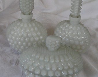 VINTAGE Hobnail Dot Irice White Opalescent Glass 2 Perfume & Powder Dish Home Living Decor Vanity Dresser Set Adorn Accessory Embellish