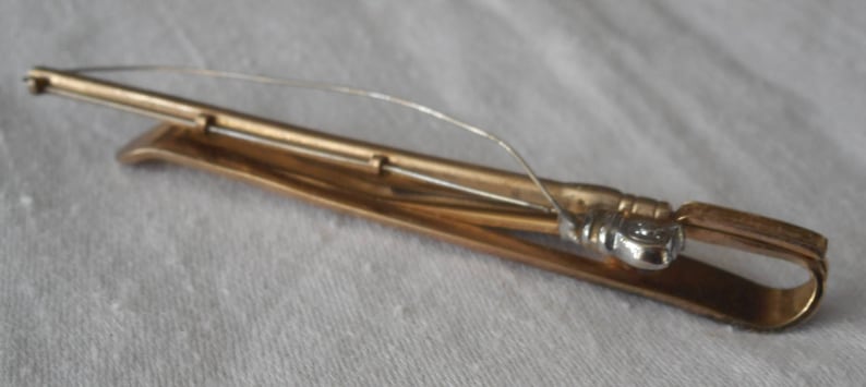 VINTAGE Swank Mens Gold Metal Realistic Fishing Pole Tie Bar Costume Jewelry Craft Upcycle Finding