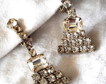 Vintage Clear Glass Rhinestone Dangle Clip Earrings – Silver Metal Costume Jewelry