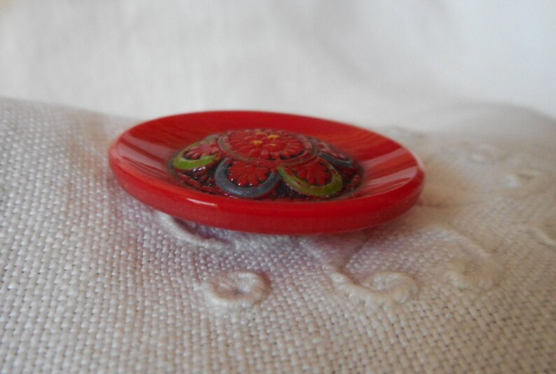 VINTAGE 1  18\u201d Red Painted Flower Design Glass Clothing Adornment Embellishment Sewing Supply Craft Finding Closure Fastener  BUTTON