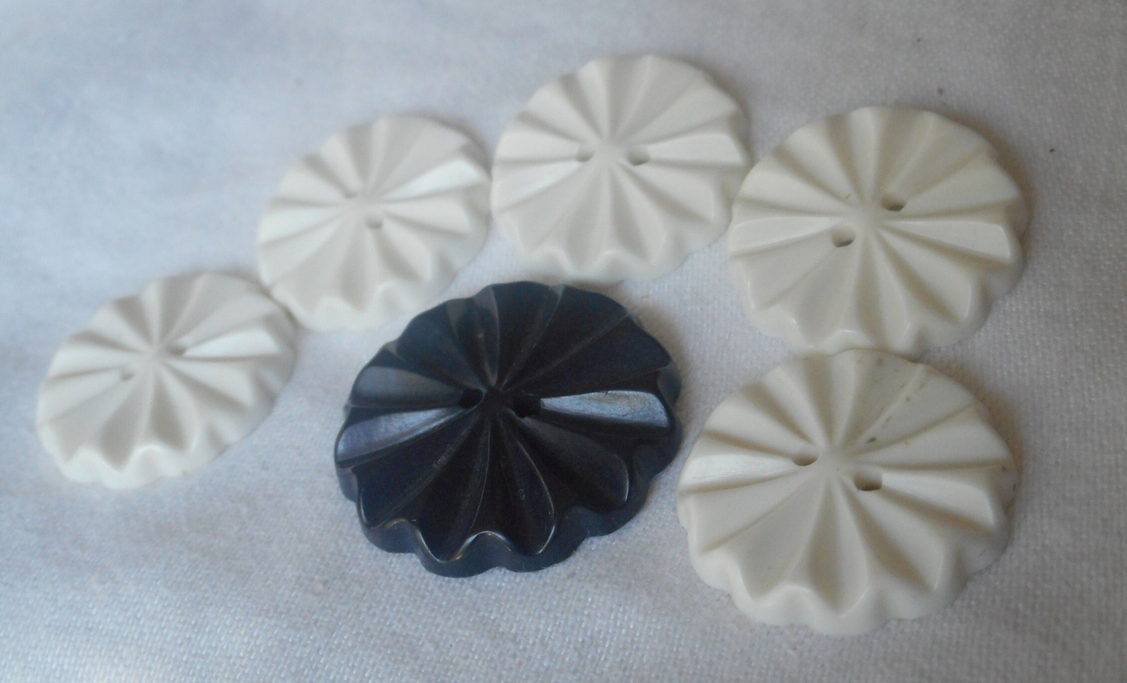 Set 6 VINTAGE 13/16” White & 15/16