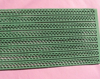 German Dresden Paper Tiny Scalloped Green Lace 21.5 inches 16 Strips