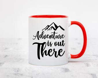 Taza de café divertida con frase "Aventura está ahí fuera", regalo divertido, regalo de aventura, taza de café de aventura, regalo divertido para aventureros