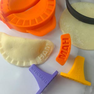 Kit Premium para Hacer Empanadas con Sello de Logotipo Personalizado / Prensa para Empanadas + Cortador + 5 Sellos / Kit de Inicio para Negocio de Comida / Juego para Hacer Dumplings imagen 13