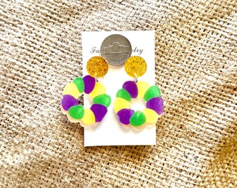 BE LOVE™ King Cake Earrings – Purple Gold Green Mardi Gras Statement Dangle Earrings