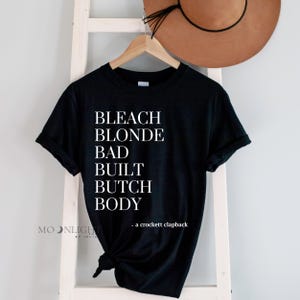 Bleach Blonde Bad Built Butch Body&#39; Camicia,Felpa Crockett Clapback,T-shirt Jasmine Crockett,T-shirt politica,T-shirt elettorale