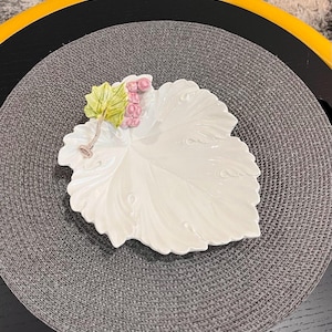Vintage Hand-Painted Ceramic Leaf Dish: Italian Grapevine Design