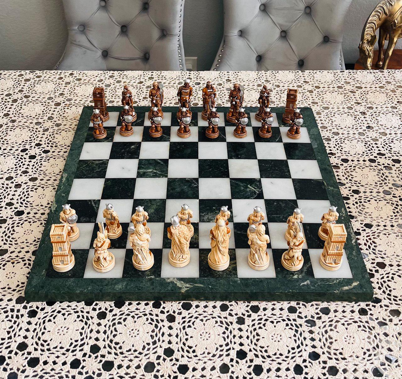 ヴィンテージ大理石チェスセット：中世テーマ、グリーン＆ホワイト