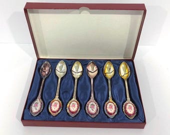 Vintage Boxed Set of 6 Floral Cameo Gold Tone Stainless Steel Bon