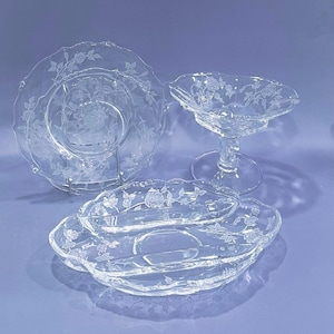 Zestaw kryształów Heisey Rose Etched Vintage: Comport, talerze, podzielona miska