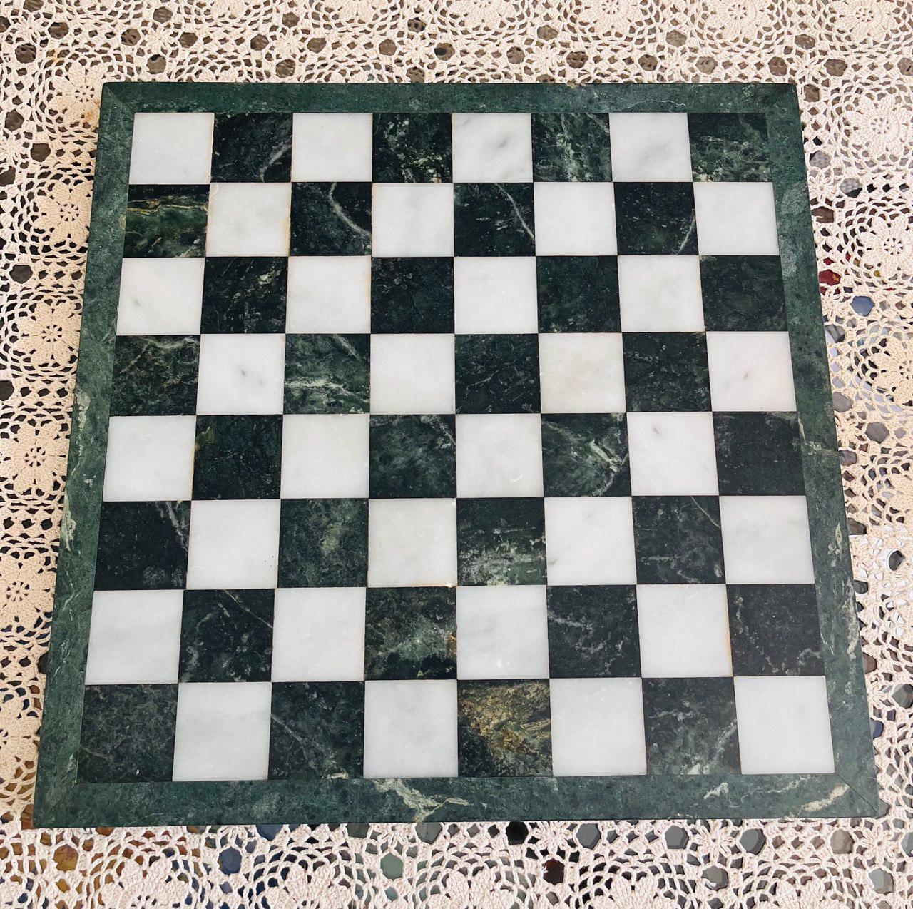 ヴィンテージ大理石チェスセット：中世テーマ、グリーン＆ホワイト