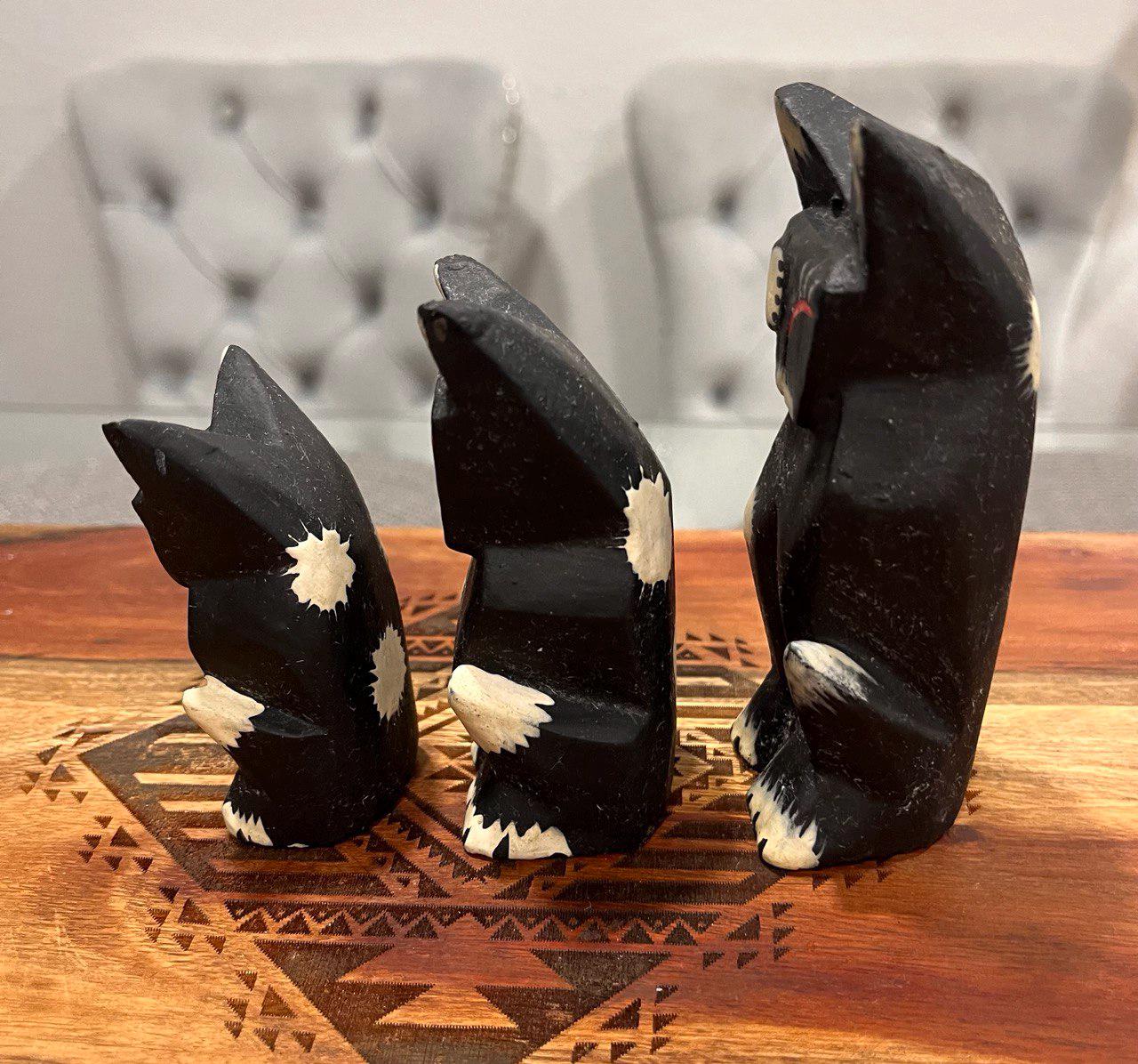 ヴィンテージ木彫りの黒猫の子猫の置物3体セット 3インチ、3.5インチ