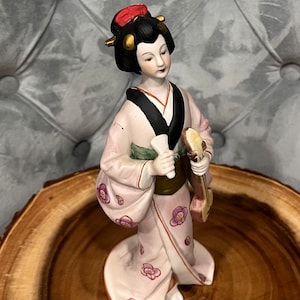 Midcentury GEISHA GIRL Hand Painted Porcelain FIGURINE Collectible Home Decor 8 3/4&quot; Statue