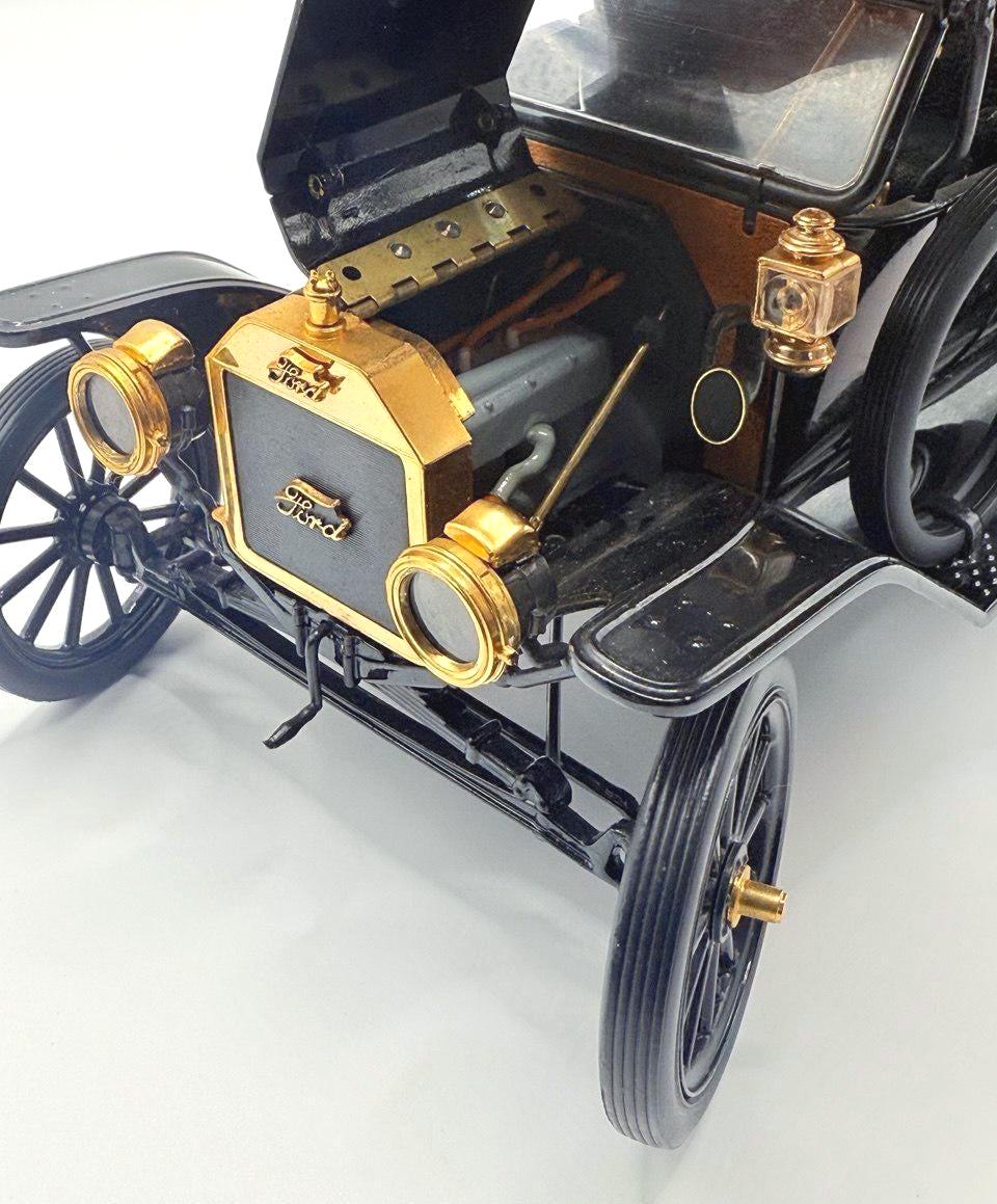 Franklin Mint 1913 Ford Model T Diecast Car - 1:16 Scale
