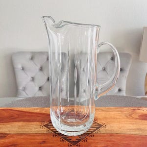 Pichet vintage en verre de cristal transparent, coupé à la main et soufflé à la main - Pichet de 10,5 x 4,5 po. - Décoration de cuisine élégante