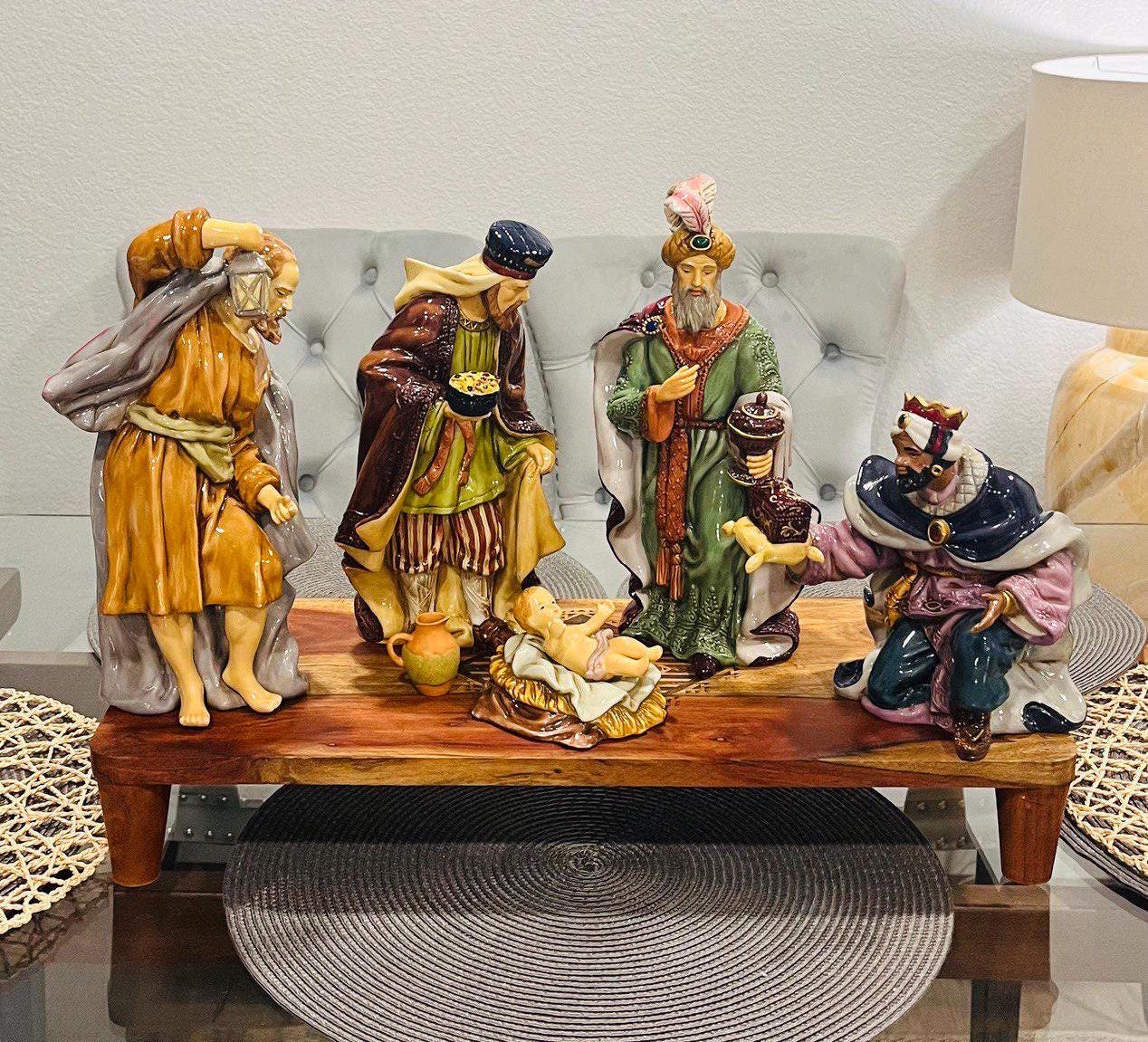 Crèche De Noël Grande Taille 39 Cm - Statue Nativité En Polyrésine Blanc Et Doré Pour Décoration Vitrine