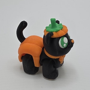 Pumpkin Patch Kitty 3D-printed flexi articulated figure Halloween décor