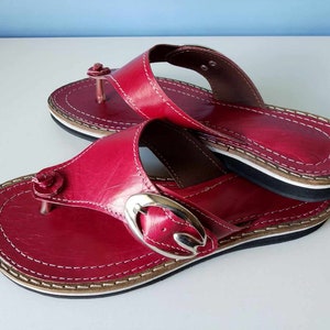 Leather sandals, handcrafted in Tunisia. Indian pink. Sandals, flip-flops. Indian pink.