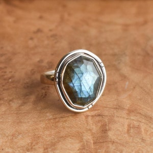 Chunky Boho Ring - Labradorite Ring - .925 Sterling Silver Ring - Silversmith Ring