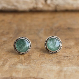 Grüner Kyanit Traditionelle Post - Sterling Silber - Kyanit Ohrstecker