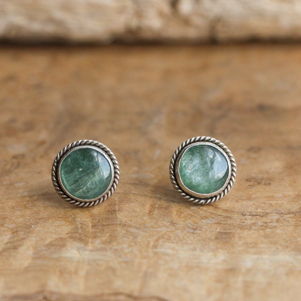Poteaux traditionnels en cyanite verte - Argent sterling - Clous en cyanite